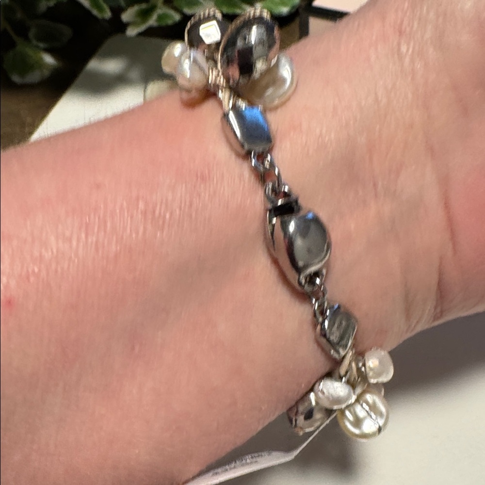 Chico’s Pearl & Crystal Charm Bracelet (BR222) - Picture 6 of 11